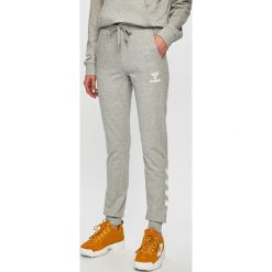 Hummel - Spodnie sportowe. Szare spodnie damskie Hummel, s, z bawełny. W wyprzedaży za 139,90 zł.