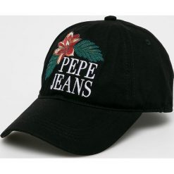 Pepe Jeans - Czapka Hattie. Czarne czapki damskie Pepe Jeans, bez wzorów, z bawełny. W wyprzedaży za 79,90 zł.