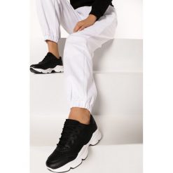 Czarne Sneakersy Menodiace. Czarne sneakersy damskie Born2be. W wyprzedaży za 89,99 zł.