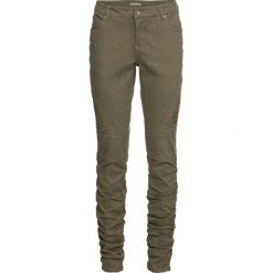 Spodnie bojówki Skinny bonprix ciemnooliwkowy "used". Zielone spodnie damskie bonprix. Za 89,99 zł.