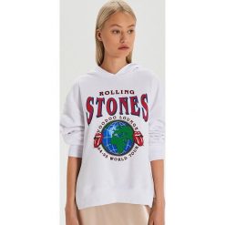 Bluza The Rolling Stones - Biały. Białe bluzy damskie Cropp, s, bez wzorów, bez rękawów, bez kaptura. Za 119,99 zł.