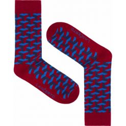Skarpety Wzór Geometryczny. Czerwone skarpetki męskie LANCERTO, bez wzorów, z elastanu. Za 29,90 zł.