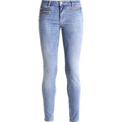 Liu Jo Jeans BOTTOM UP CHARMING Jeans Skinny Fit light blue. Niebieskie rurki damskie marki Liu Jo Jeans, z elastanu. W wyprzedaży za 419,30 zł.