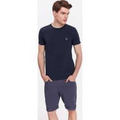 T-shirty męskie z nadrukiem: T-SHIRT MĘSKI GŁADKI O DOPASOWANYM KROJU