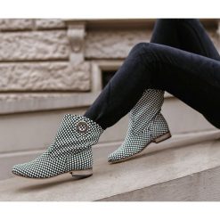 Wsuwane płaskie botki za kostkę - skóra naturalna - model 270 - kolor czarno-białe kwadraty. Czarne botki damskie Zapato, ze skóry, klasyczne, z kwadratowym noskiem, za kostkę, bez obcasa, na płaskiej podeszwie, bez zapięcia. W wyprzedaży za 299,25 zł.
