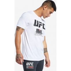 Reebok Koszulka Biały. Białe podkoszulki męskie Reebok, m, z nadrukiem, z bawełny, bez kołnierzyka, krótkie. Za 119,95 zł.