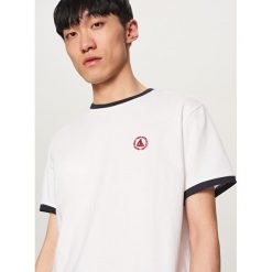 T-shirt z aplikacją - Biały. Białe t-shirty męskie marki Reserved, l. Za 39,99 zł.