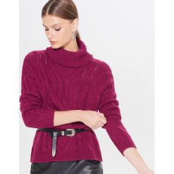 Sweter z wykładanym golfem - Bordowy. Czerwone swetry damskie Mohito, s. W wyprzedaży za 59,99 zł.