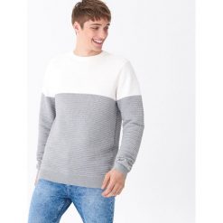 Dwukolorowy sweter w prążki - Szary. Szare swetry męskie House, s, bez wzorów, bez kołnierzyka, bez kaptura. Za 99,99 zł.