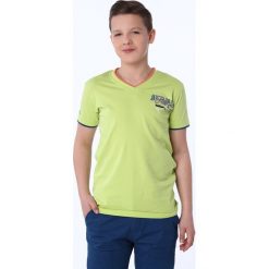 T-shirt chłopięcy dekolt w serek zielony NDZ7313. Zielone t-shirty chłopięce Fasardi, bez wzorów, bez rękawów. Za 39,00 zł.