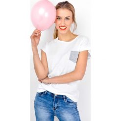 T-shirty damskie: T-shirt gładki z szarą kieszonką
