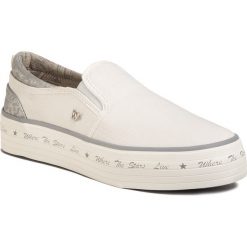 Tenisówki WRANGLER - Java Slip On WL01646A White 051. Białe półbuty damskie Wrangler, bez wzorów, z gumy, bez obcasa, na płaskiej podeszwie, bez zapięcia. Za 209,00 zł.