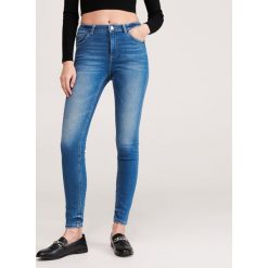 Jeansy slim push up - Niebieski. Niebieskie jeansy damskie Reserved, bez wzorów, z jeansu. Za 79,99 zł.