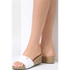 Białe Klapki Life In Paradise. Białe koturny damskie Inny, bez obcasa, na obcasie, z paskami. Za 59,99 zł.