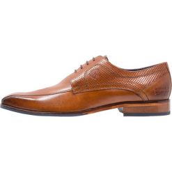 Melvin & Hamilton RICO Eleganckie buty tan. Pomarańczowe buty wizytowe męskie marki Melvin & Hamilton, ze skóry, na sznurówki. W wyprzedaży za 377,30 zł.