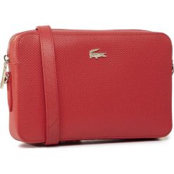 Torebka LACOSTE - Square Crossover Bag NF2731CE Bittersweet D50. Czerwone listonoszki damskie Lacoste, na imprezę, bez wzorów, ze skóry, bez dodatków. W wyprzedaży za 589,00 zł.