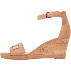 Sandały damskie: Nine West JULIAN Sandały na platformie caramel desert