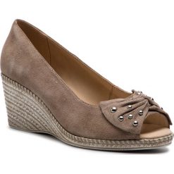 Półbuty CAPRICE - 9-29350-22 Taupe Sparkle 355. Pomarańczowe półbuty damskie Caprice, bez wzorów, z zamszu, bez obcasa, na koturnie, bez zapięcia. W wyprzedaży za 169,00 zł.