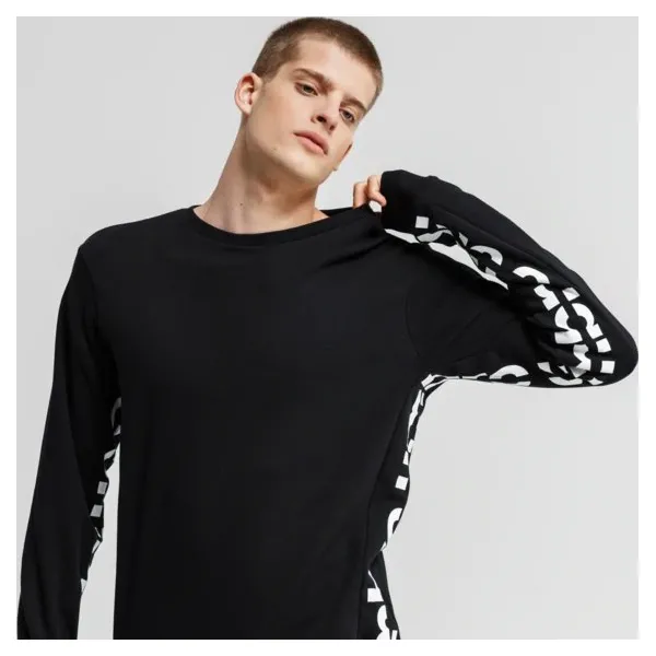 Umbro Bluza Allan , czarny, rozmiar M. Czarne bluzy męskie Umbro, m, z nadrukiem, z elastanu, bez kołnierzyka, bez rękawów, bez kaptura. W wyprzedaży za 79,99 zł.