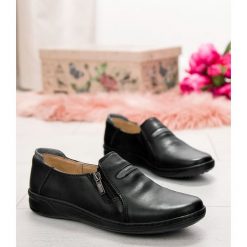 Półbuty damskie Escott 1435 Czarne. Czarne półbuty damskie ESCOTT, bez wzorów, ze skóry, eleganckie, bez obcasa, bez zapięcia. Za 159,00 zł.