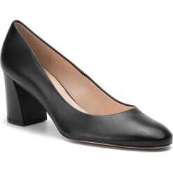 Półbuty HÖGL - 0-125000 Black 0100. Czarne półbuty damskie HÖGL, bez wzorów, ze skóry, eleganckie, bez obcasa, na obcasie, bez zapięcia. W wyprzedaży za 339,00 zł.