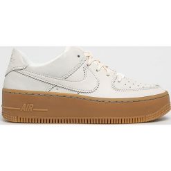 Nike Sportswear - Buty W AF1 Sage Low LX. Szare buty sportowe damskie Nike Sportswear, bez wzorów, ze skóry ekologicznej, sportowe. Za 499,90 zł.