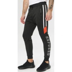 Czarne Spodnie Pereimeine. Czarne spodnie męskie Born2be, xl, bez wzorów, z dresówki. W wyprzedaży za 69,99 zł.