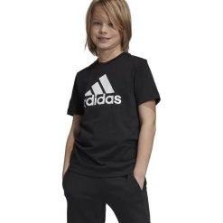 MŁODZIEŻOWA KOSZULKA ADIDAS BADGE OF SPORT (176). Czarna t-shirty chłopięce Adidas, bez wzorów, z bawełny, bez rękawów. Za 69,99 zł.