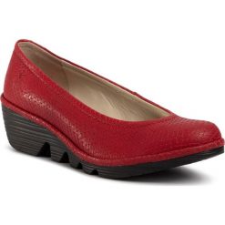 Półbuty FLY LONDON - Pump P500424106 Red. Czerwone półbuty damskie Fly London, bez wzorów, ze skóry, bez obcasa, na koturnie, bez zapięcia. Za 429,00 zł.