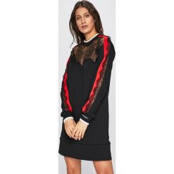 Pinko - Sukienka. Czarne sukienki damskie Pinko, na co dzień, s, z aplikacjami, z elastanu, casualowe, z okrągłym kołnierzem, z długim rękawem, długie, mini, proste. W wyprzedaży za 699,90 zł.