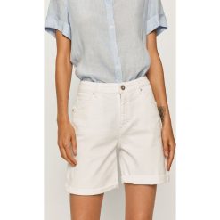 Marc O'Polo - Szorty jeansowe. Białe szorty damskie Marc O'Polo, bez wzorów, z elastanu, casualowe, z podwyższonym stanem. W wyprzedaży za 279,90 zł.