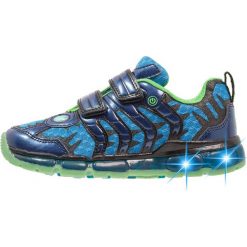 Geox BOY Tenisówki i Trampki navy. Niebieskie trampki męskie Geox, z tworzywa sztucznego. Za 269,00 zł.