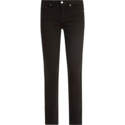 Jeansy Slim Fit Calvin Klein Jeans J20J207778. Czarne jeansy damskie Calvin Klein Jeans. W wyprzedaży za 409,00 zł.