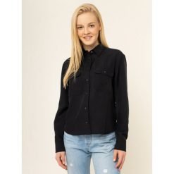 Koszula Calvin Klein Jeans Drapy Twill Utility J20J212886. Czarne bluzki damskie Calvin Klein Jeans, s, bez wzorów, z wiskozy, bez kołnierzyka, bez rękawów. W wyprzedaży za 279,00 zł.