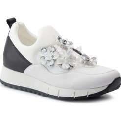 Sneakersy LIU JO - Gigi 03 B19021 TX033 Off White 01065. Białe półbuty damskie Liu Jo, na co dzień, bez wzorów, ze skóry ekologicznej, bez obcasa, na koturnie, bez zapięcia. W wyprzedaży za 369,00 zł.