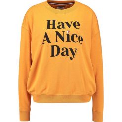 Tommy Jeans HAVE A NICE DAY Bluza butterscotch. Brązowe bluzy damskie Tommy Jeans, xs, z bawełny. Za 399,00 zł.