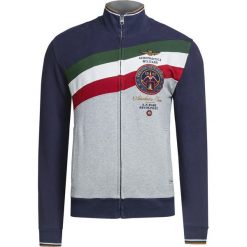 Bluza AERONAUTICA MILITARE. Niebieskie bluzy męskie Aeronautica Militare, z haftami, z włoskim kołnierzykiem, bez rękawów, bez kaptura. W wyprzedaży za 456,00 zł.