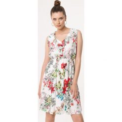 Biała Sukienka Very Open. Białe sukienki damskie Born2be, s, w kwiaty, eleganckie, bez kołnierzyka, bez rękawów, mini. Za 59,99 zł.