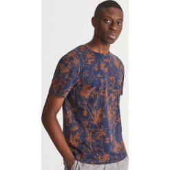 Wzorzysty T-shirt - Granatowy. T-shirty damskie Reserved. W wyprzedaży za 19,99 zł.