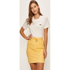 Vans - T-shirt. Białe bluzki damskie Vans, s, bez wzorów, z bawełny, z okrągłym kołnierzem. W wyprzedaży za 99,90 zł.