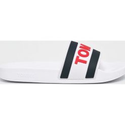 Tommy Jeans - Klapki Core Poolslide. Białe kapcie męskie Tommy Jeans, z jeansu, bez zapięcia. W wyprzedaży za 139,90 zł.