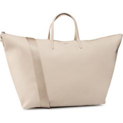 Torebka LACOSTE - Travel Shopping Bag NF1947PO Fog D47. Brązowe torebki klasyczne damskie Lacoste, bez wzorów, ze skóry ekologicznej, klasyczne, na ramię, bez dodatków. Za 579,00 zł.