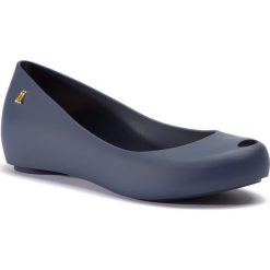 Baleriny MELISSA - Ultragirl Basic Ad 31976 Blue/Pink 52227. Niebieskie baleriny damskie Melissa, bez wzorów, z tworzywa sztucznego, klasyczne, bez obcasa, bez zapięcia. W wyprzedaży za 219,00 zł.