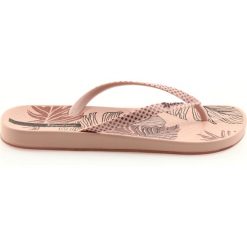 Klapki japonki damskie Ipanema 82525 pudrowy. Żółte klapki damskie Ipanema, bez wzorów, z gumy, na wysokim obcasie. W wyprzedaży za 69,00 zł.