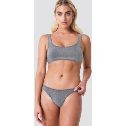 Galore x NA-KD Dół bikini z lureksu - Silver. Szare bikini Galore x NA-KD. W wyprzedaży za 40,48 zł.