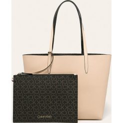 Calvin Klein - Torebka. Czarne torby damskie na zakupy Calvin Klein, bez wzorów, ze skóry ekologicznej, na ramię, bez dodatków. W wyprzedaży za 499,90 zł.