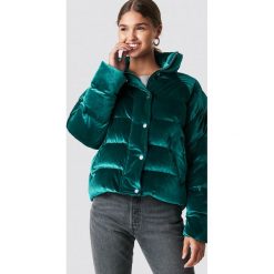 NA-KD Aksamitna kurtka - Green. Zielone kurtki damskie NA-KD, bez wzorów, z materiału, długie, bez kaptura. Za 404,95 zł.