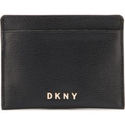 DKNY Bryant Etui na karty Czarny. Czarne portfele damskie DKNY, ze skóry. Za 235,95 zł.