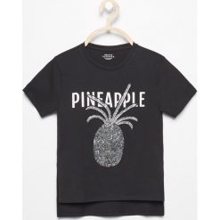 T-shirt z aplikacją - Czarny. Czarne t-shirty damskie Reserved, s, z aplikacjami, bez kołnierzyka. Za 39,99 zł.