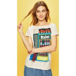 Medicine - Top by Justyna Frąckiewicz. Niebieskie bluzki damskie MEDICINE, s, z nadrukiem, z bawełny, z okrągłym kołnierzem. W wyprzedaży za 39,90 zł.